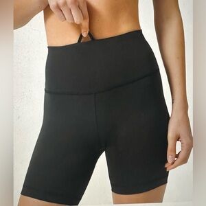 Lululemon Wunder Train High-Rise Short 6”